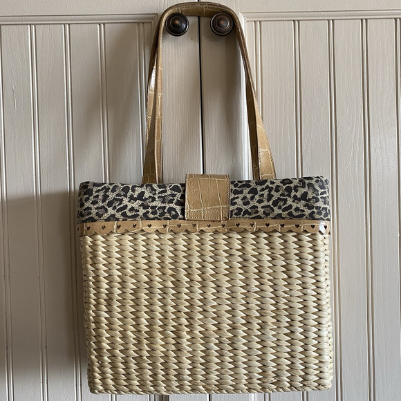 XOXO Straw Bag W/Leather Accent Heart Cutout Classic Trendy Travel BeachFun 12” - Picture 8 of 14